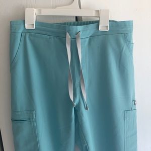 BRAND NEW, SEA GLASS Figs yola skinny scrub pants